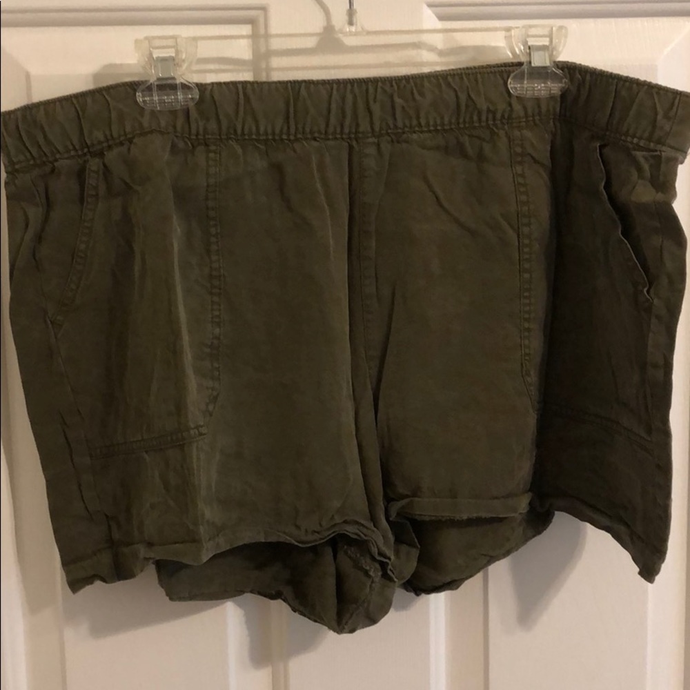 Pull on short shorts